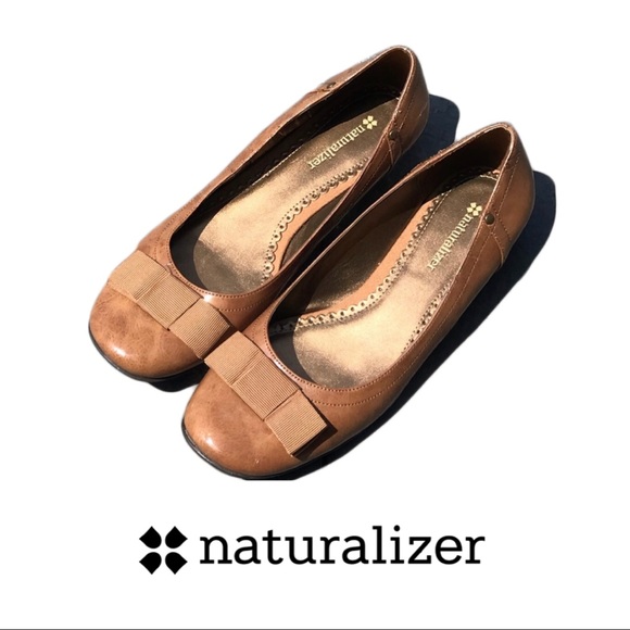 naturalizer flats with arch support